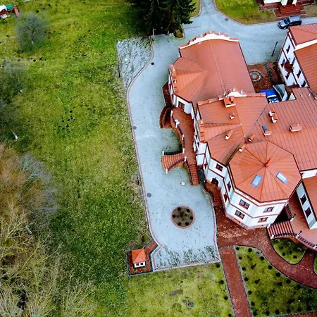 Pałac Myślęta Hotel *