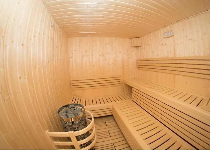 Pałac Myślęta Hotel *